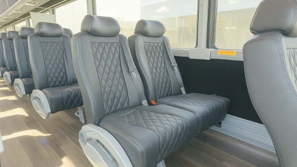 dubuque 30 passenger minibus rental