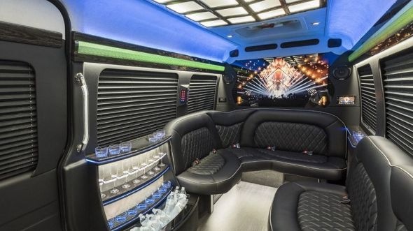 dubuque sprinter limo rental rental